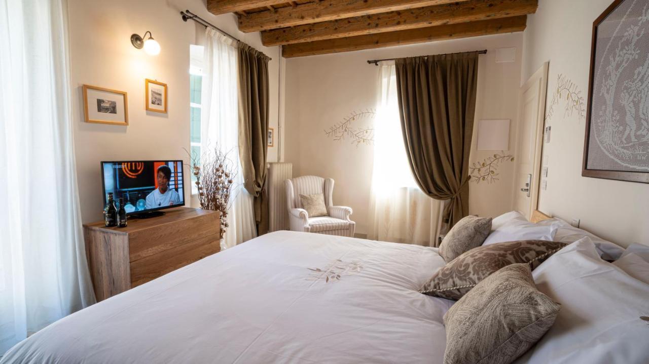 Locanda Dell'Oleificio Mezzane di Sotto Екстериор снимка